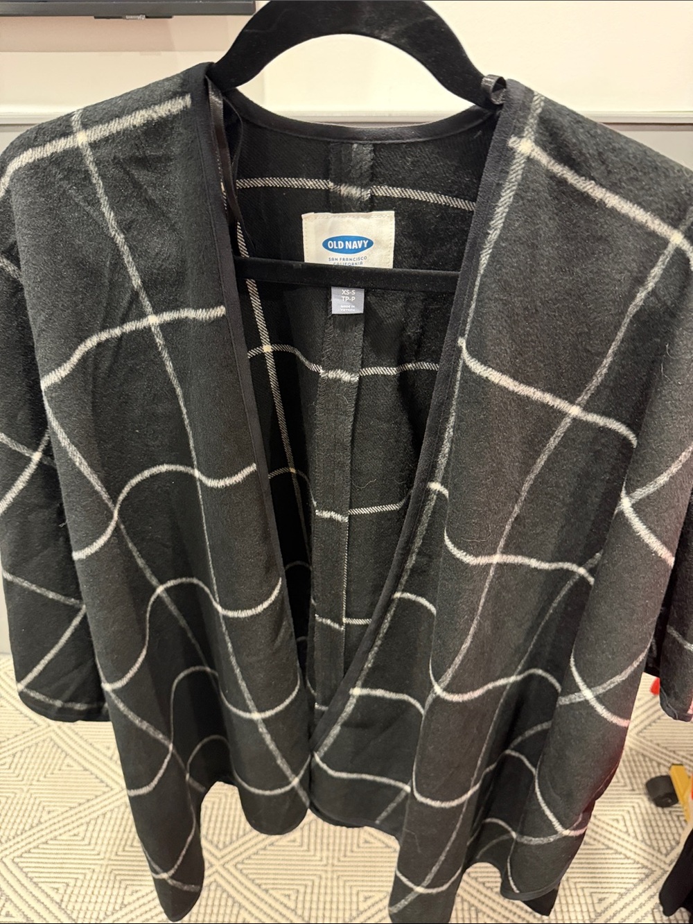 Old Navy Black and White Windowpane Open-Front Women’s Poncho